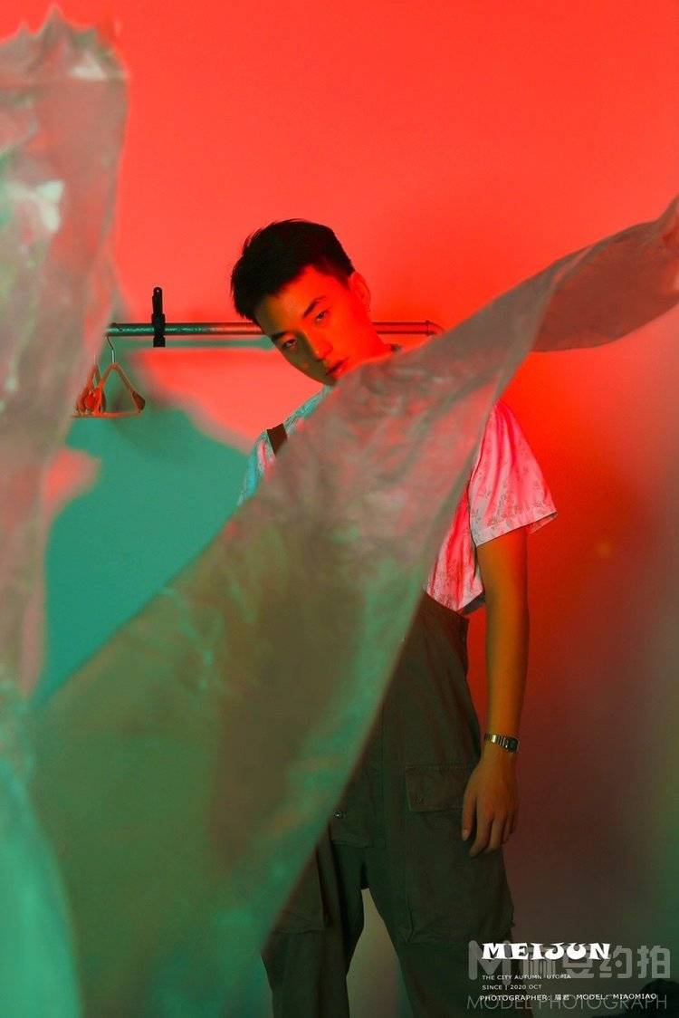 情绪模特
