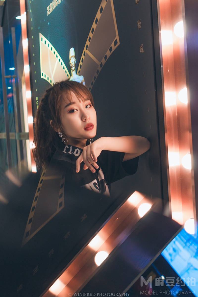 情绪模特