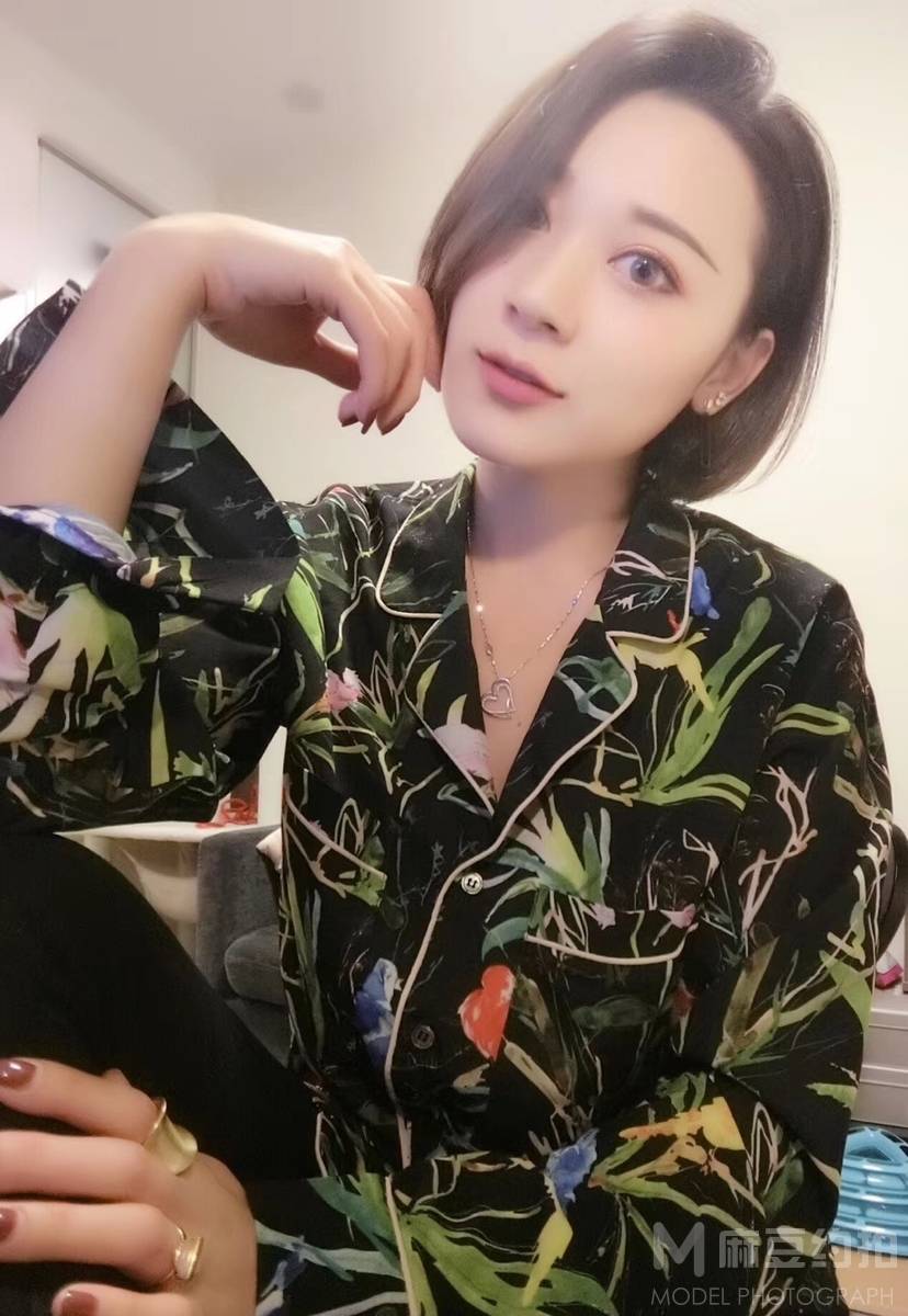 黑白模特