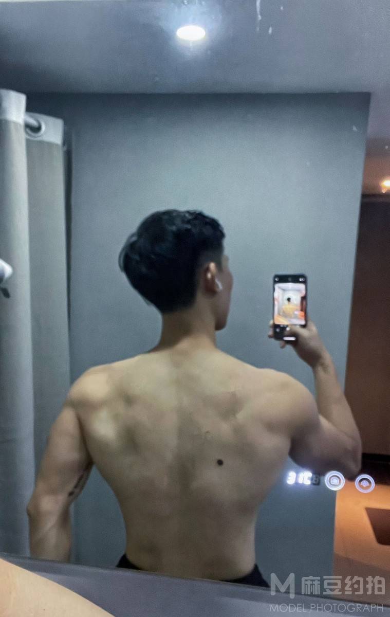 黑白模特