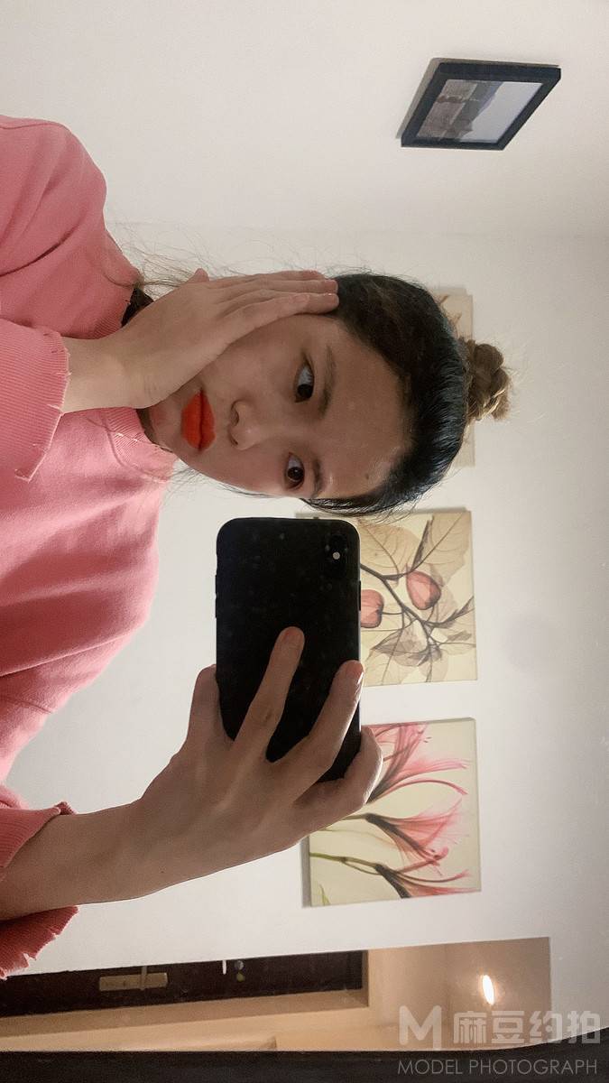 情绪模特