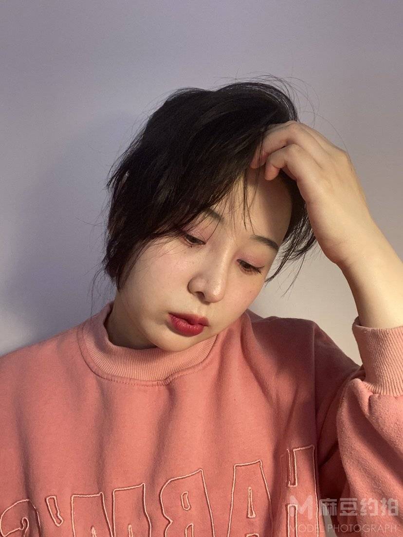 情绪模特
