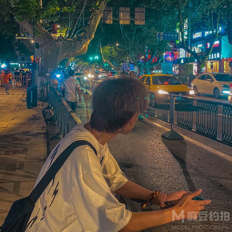情绪模特