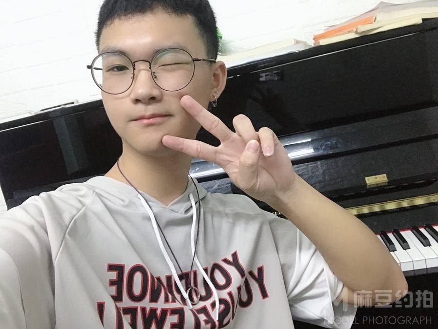 校园模特