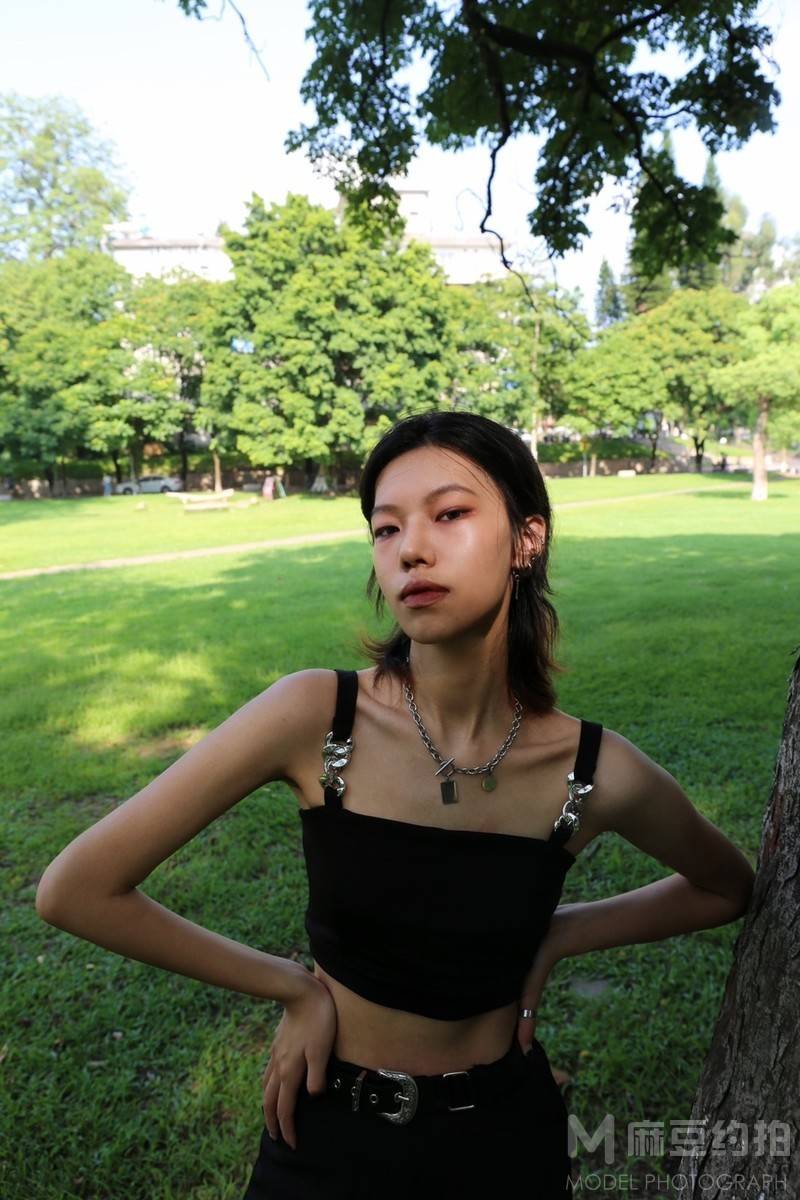 黑白模特