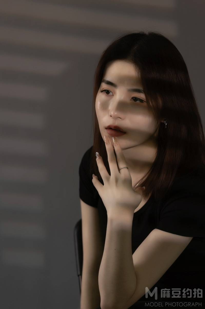 情绪模特