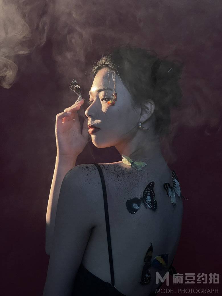 情绪模特