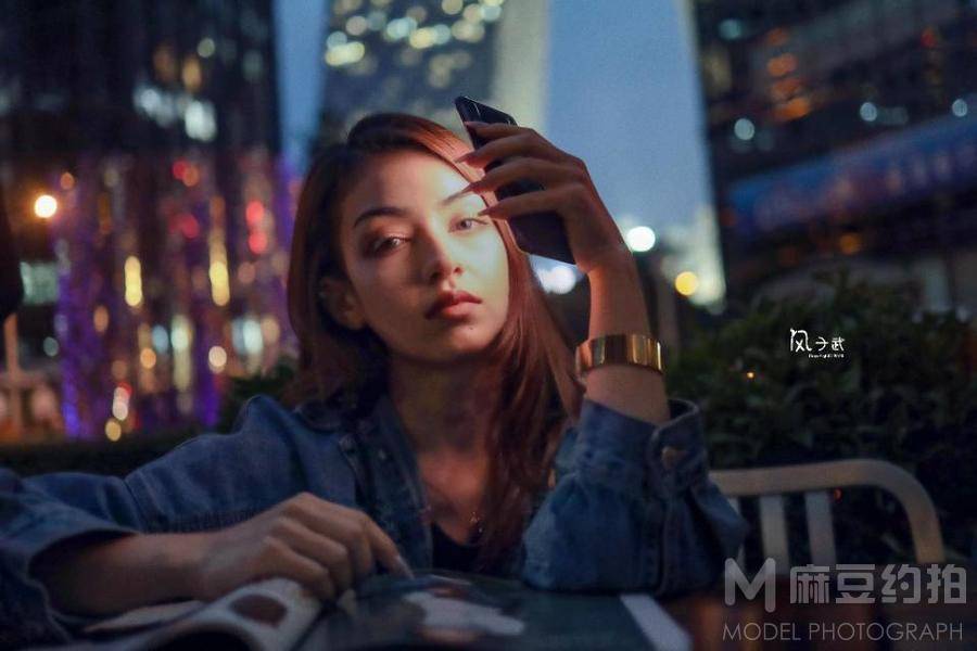 情绪模特
