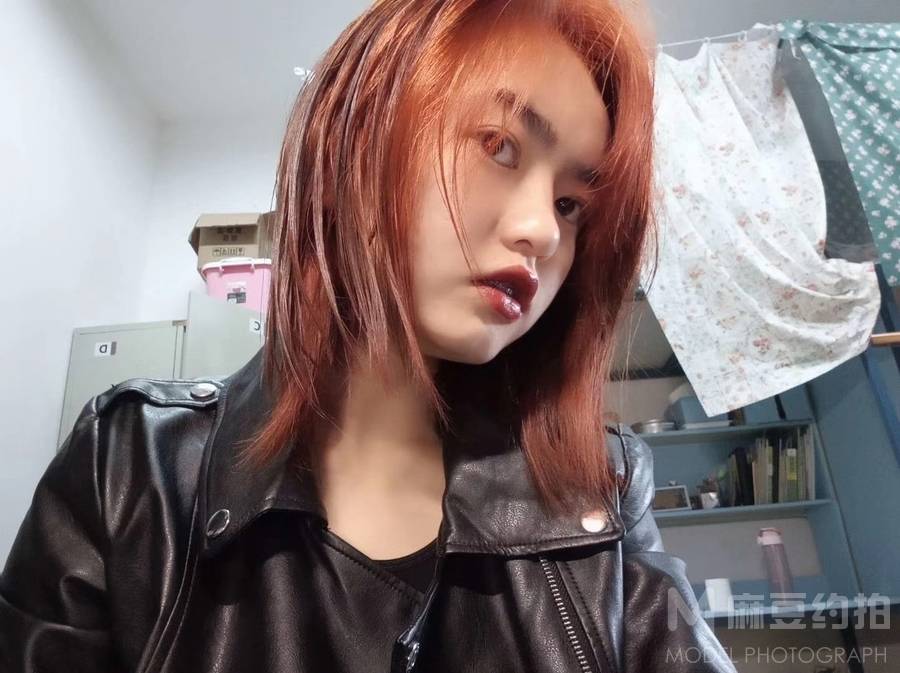 黑白模特