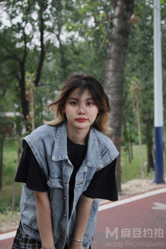 情绪模特