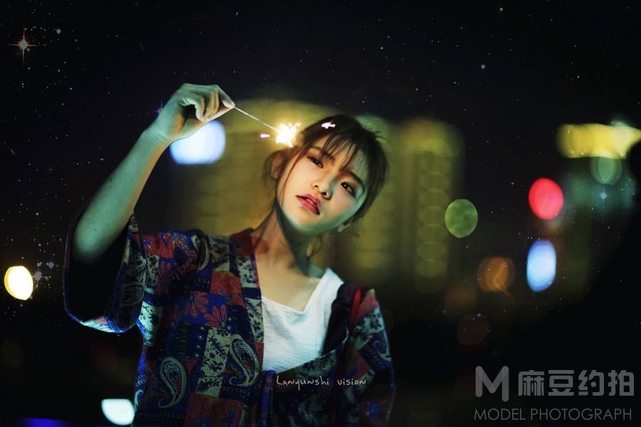 情绪模特