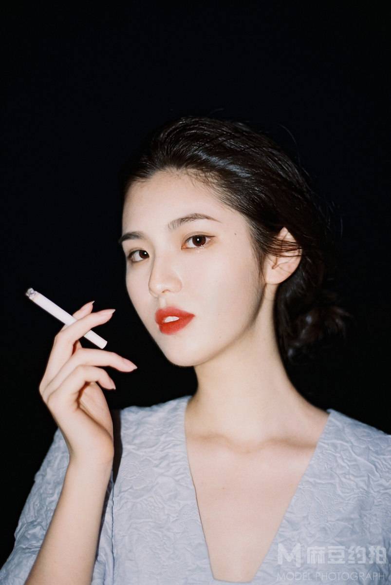 情绪模特