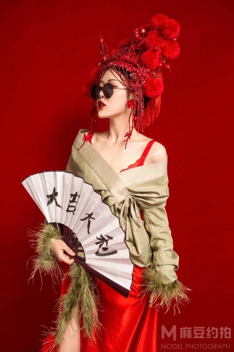 情绪模特