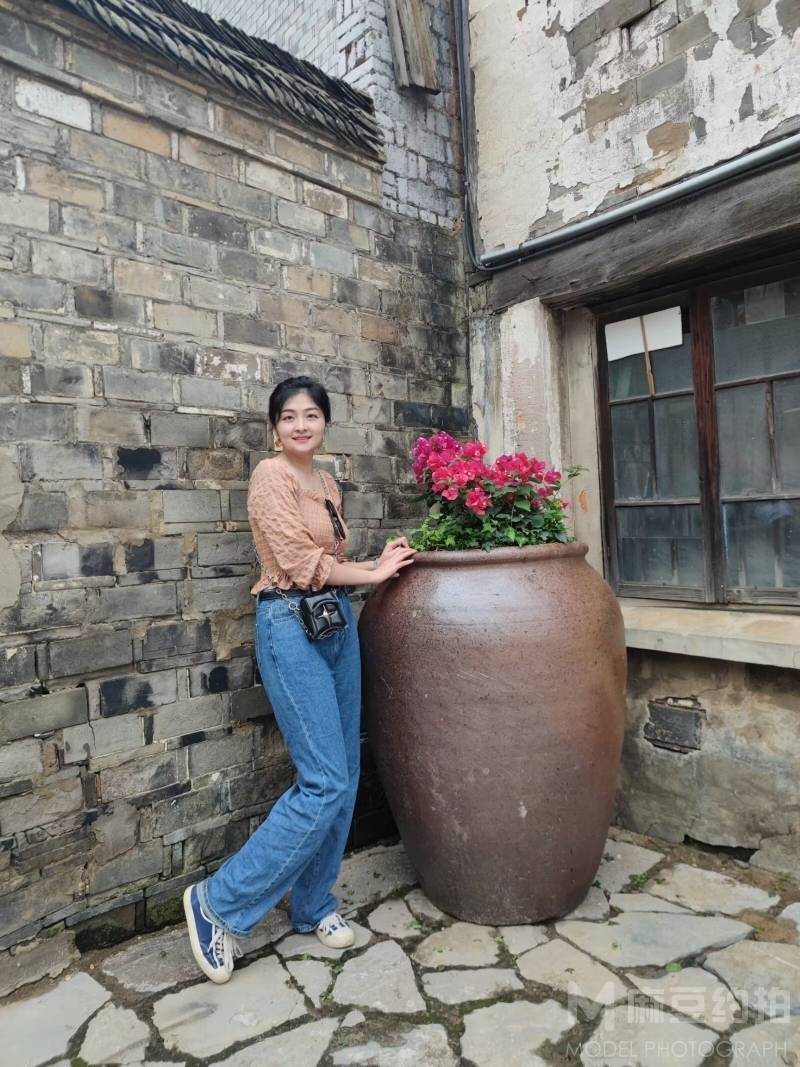 情绪模特