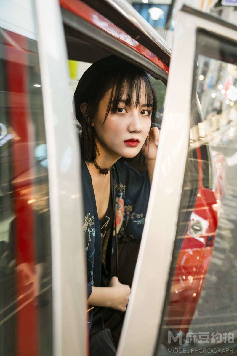 情绪模特
