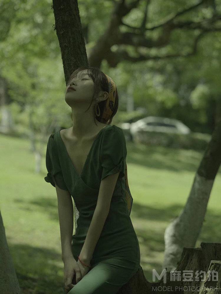 情绪模特