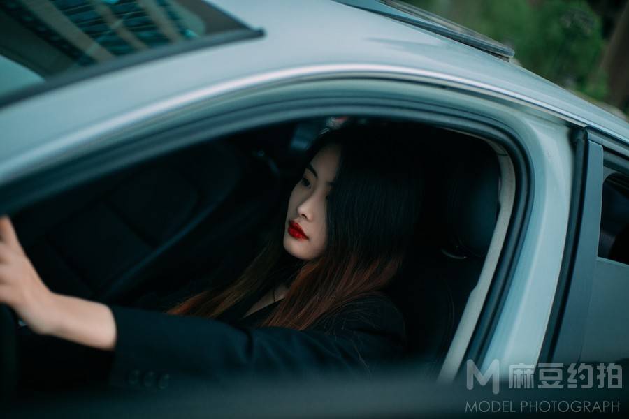 黑白模特