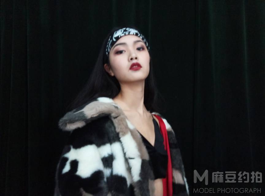 情绪模特