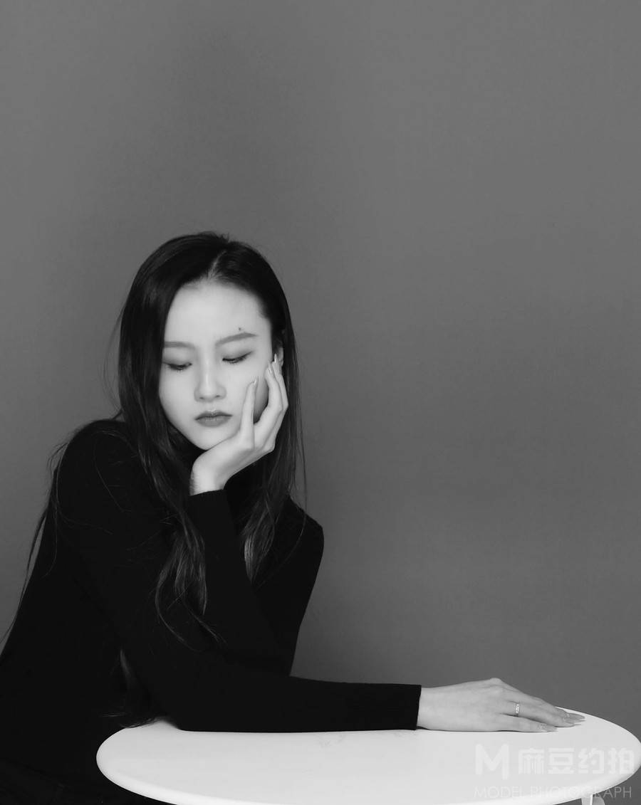 黑白模特