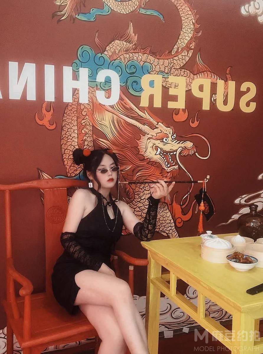 情绪模特