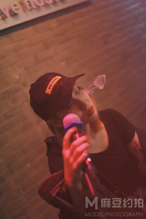 情绪模特