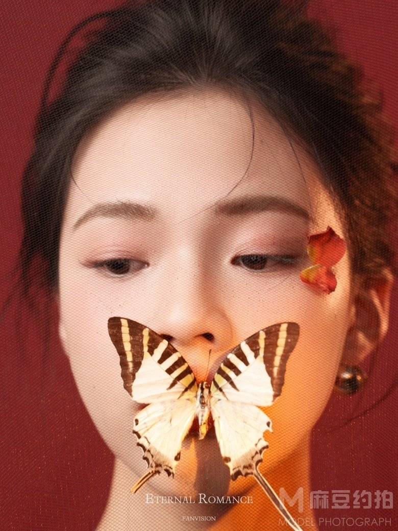 情绪模特