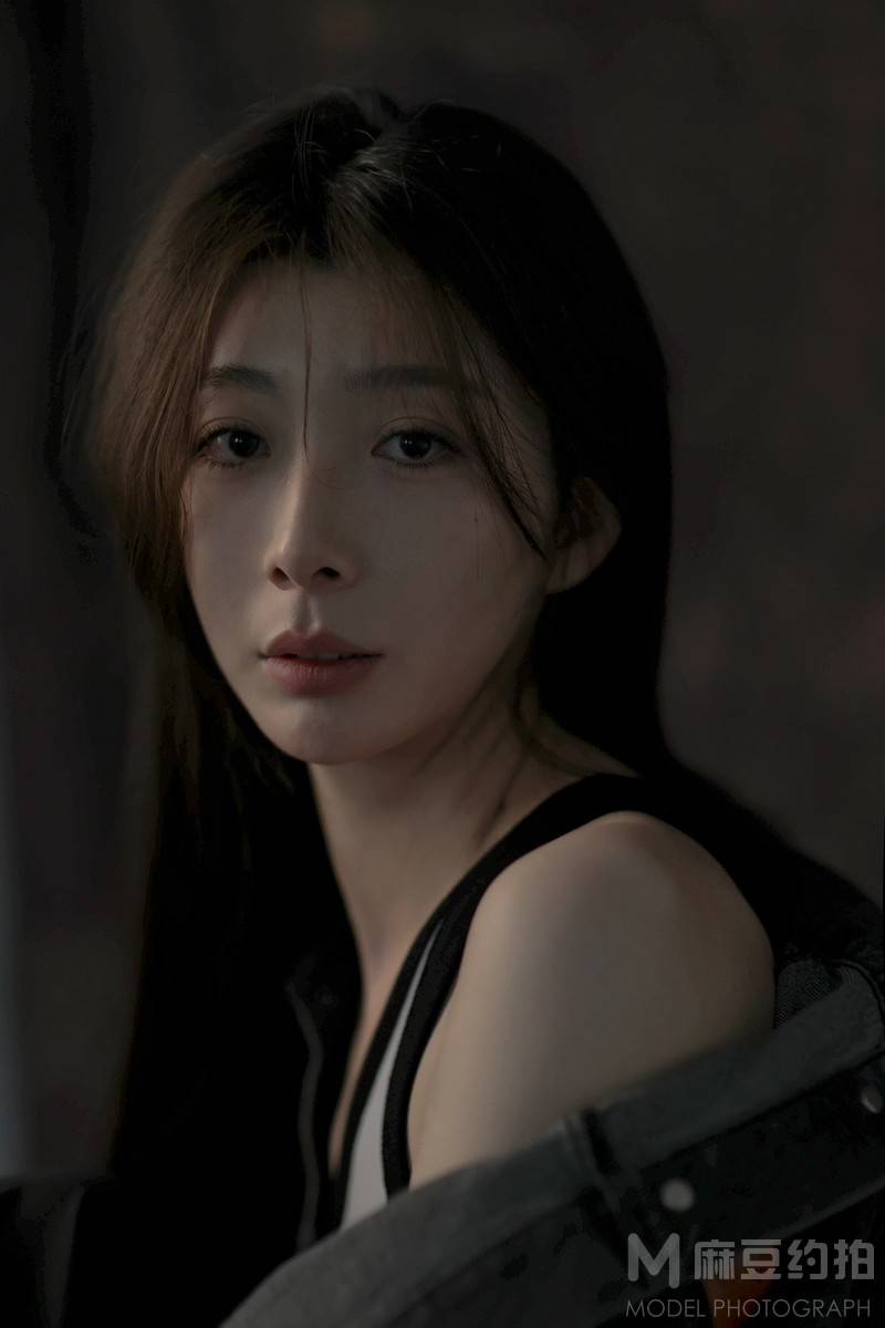 黑白模特