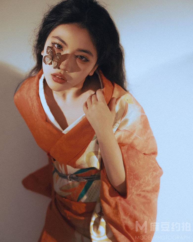 情绪模特