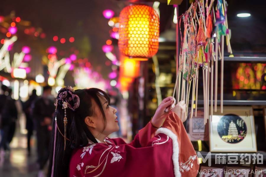 情绪模特