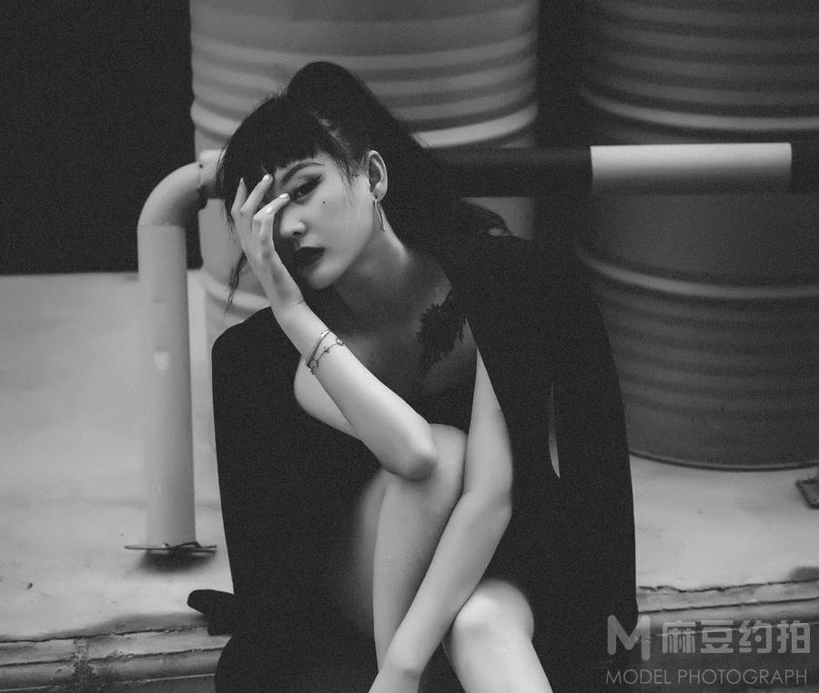 黑白模特