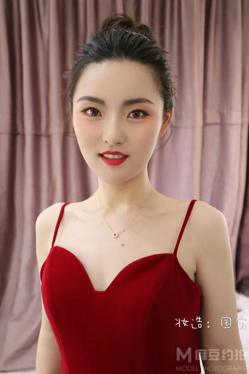 妆容模特