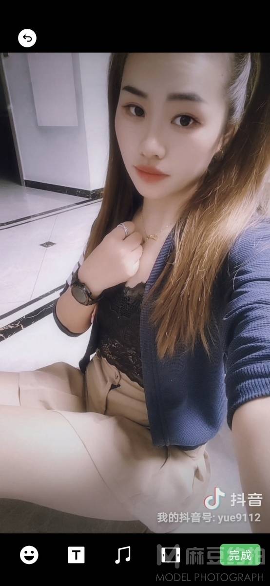 黑白模特