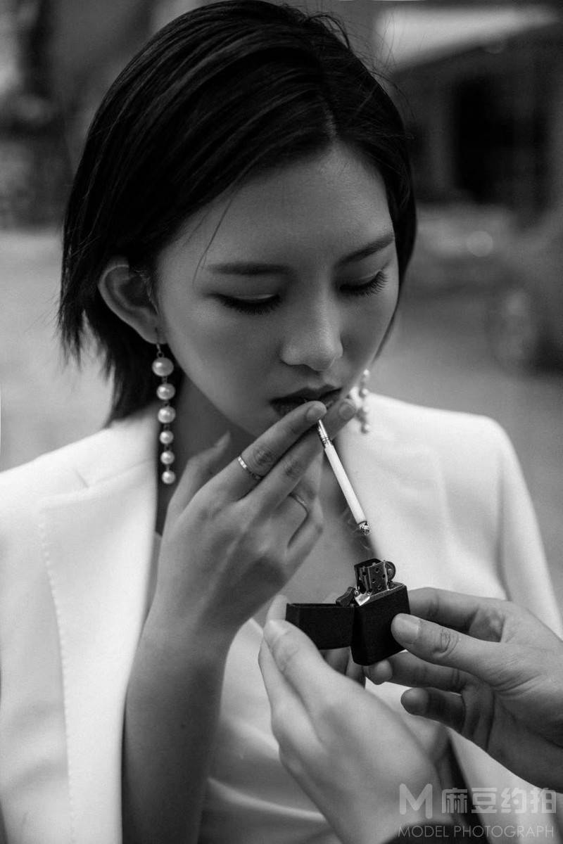情绪模特