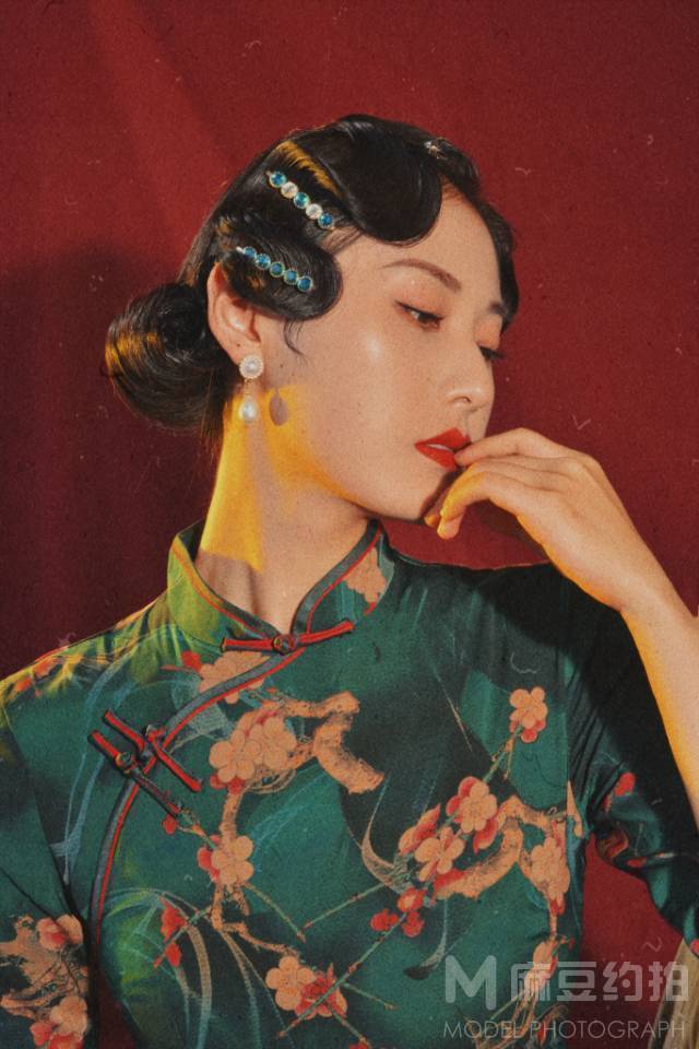 情绪模特