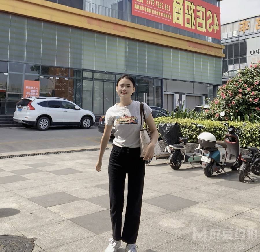 清新模特