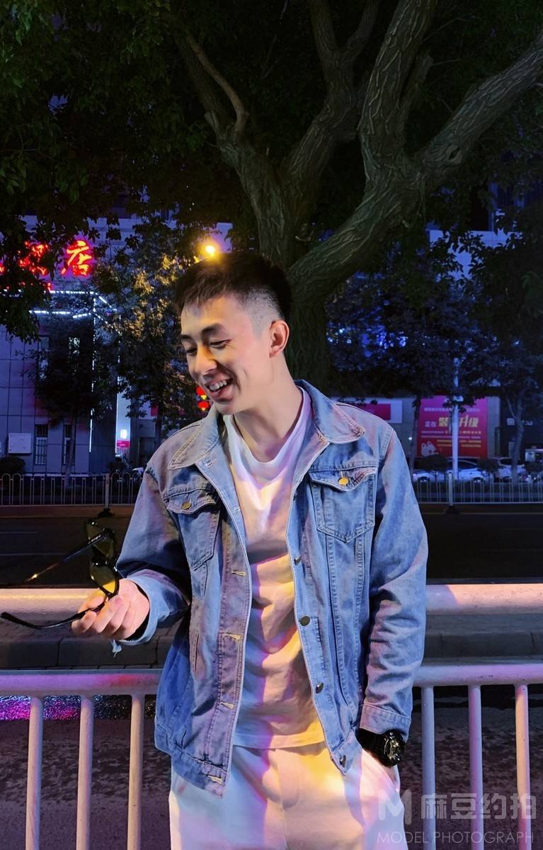 夜景模特