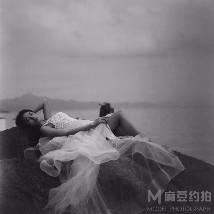黑白模特
