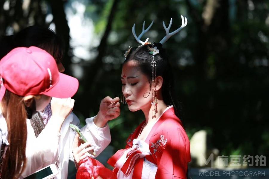 汉服模特