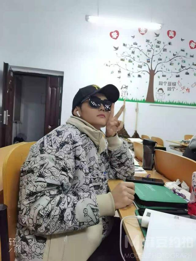 校园模特