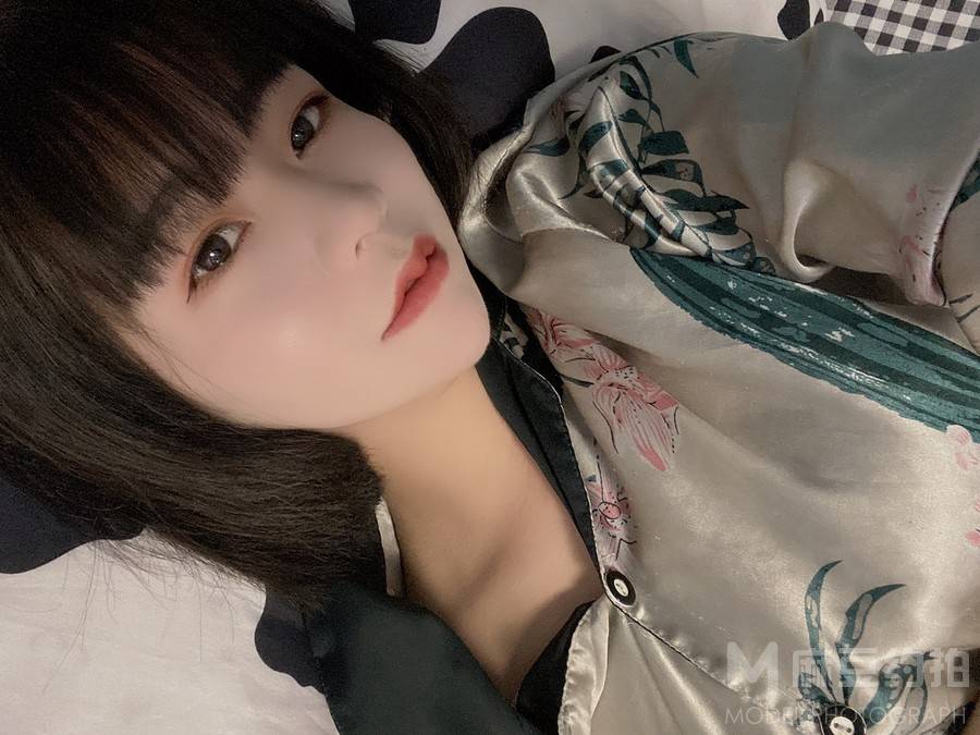 黑白模特