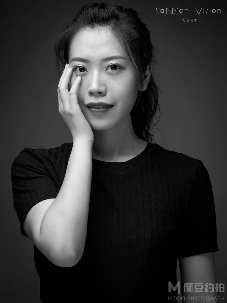 黑白模特