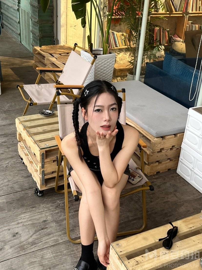 黑白模特