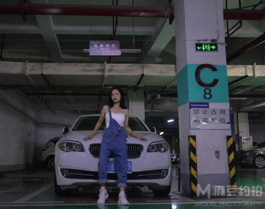 黑白模特