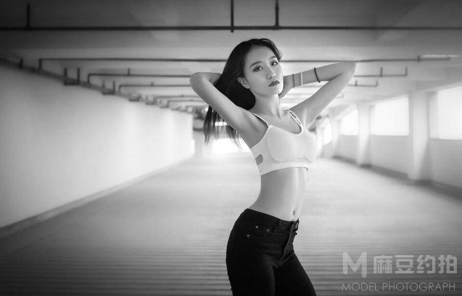 黑白模特