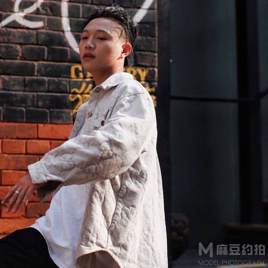 情绪模特