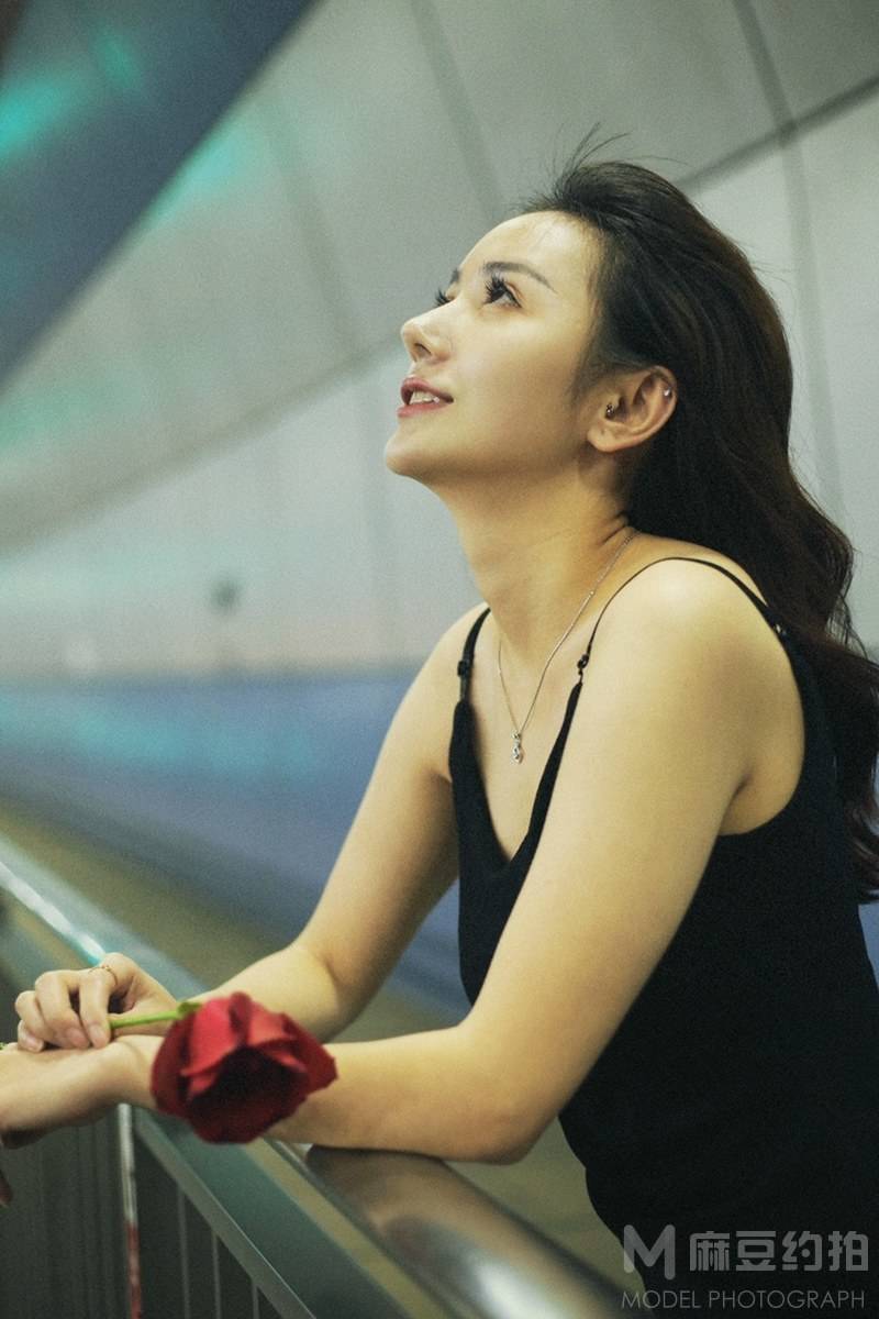 情绪模特