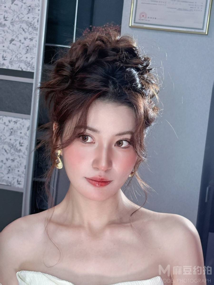 妆容模特