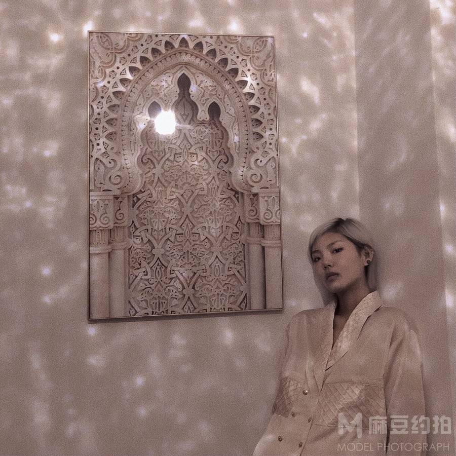 情绪模特