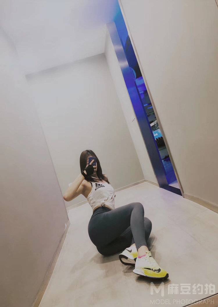 黑白模特