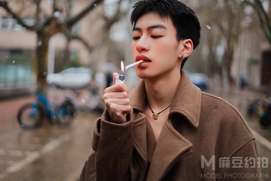 情绪模特
